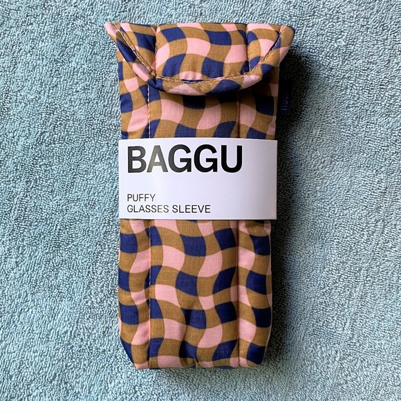 BAGGU | Bags | Nwt Baggu Puffy Glasses Sleeve Wavy Gingham  display picture 2